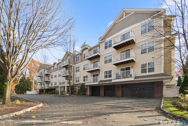 26 Schoolhouse Drive 204, West Hartford, CT 06110