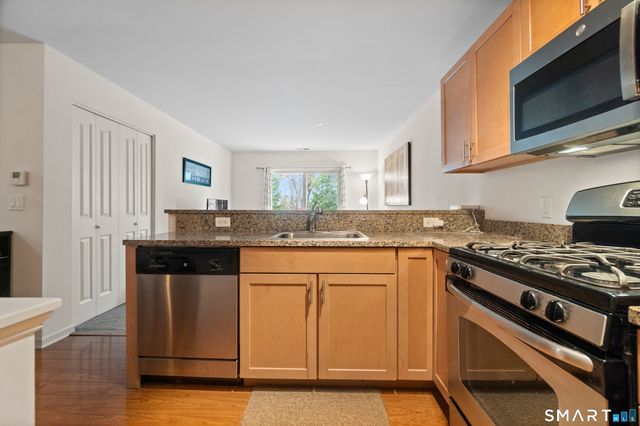 26 Schoolhouse Drive 204, West Hartford, CT 06110