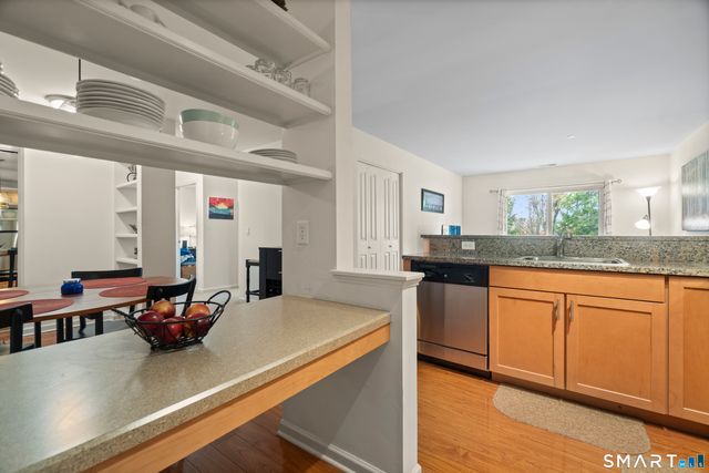 26 Schoolhouse Drive 204, West Hartford, CT 06110