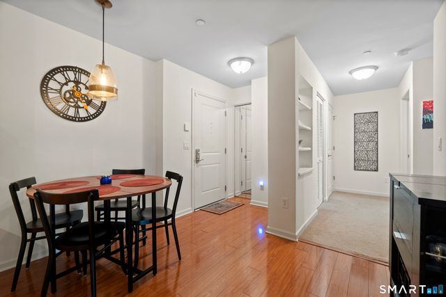 26 Schoolhouse Drive 204, West Hartford, CT 06110