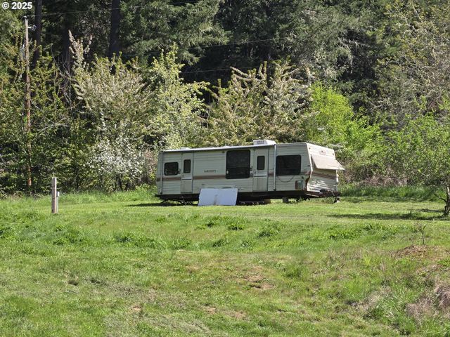 2262 LOUIS CREEK Rd, Myrtle Creek, OR 97457