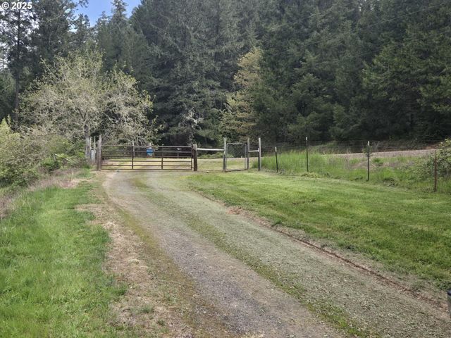 2262 LOUIS CREEK Rd, Myrtle Creek, OR 97457