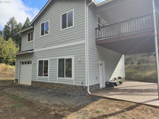 2262 LOUIS CREEK Rd, Myrtle Creek, OR 97457