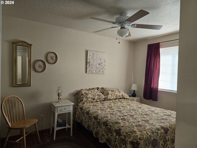 2262 LOUIS CREEK Rd, Myrtle Creek, OR 97457
