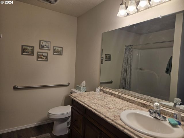 2262 LOUIS CREEK Rd, Myrtle Creek, OR 97457