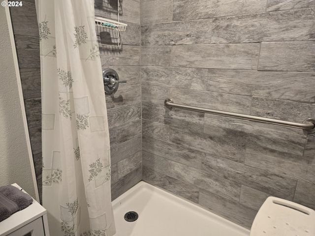 2262 LOUIS CREEK Rd, Myrtle Creek, OR 97457
