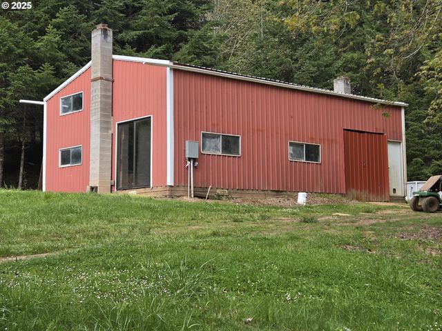 2262 LOUIS CREEK Rd, Myrtle Creek, OR 97457