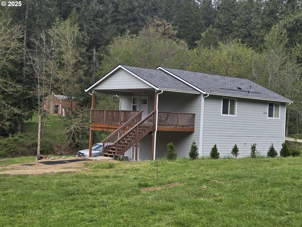 2262 LOUIS CREEK Rd, Myrtle Creek, OR 97457