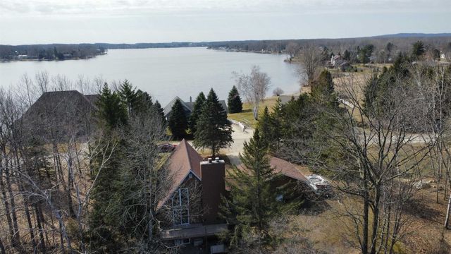 1035 Cantabrian Drive, Lake Isabella, MI 48893
