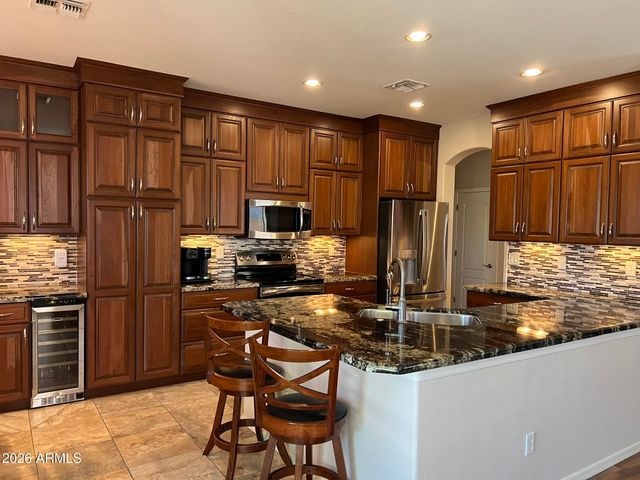 1735 W GLENHAVEN Drive, Phoenix, AZ 85045