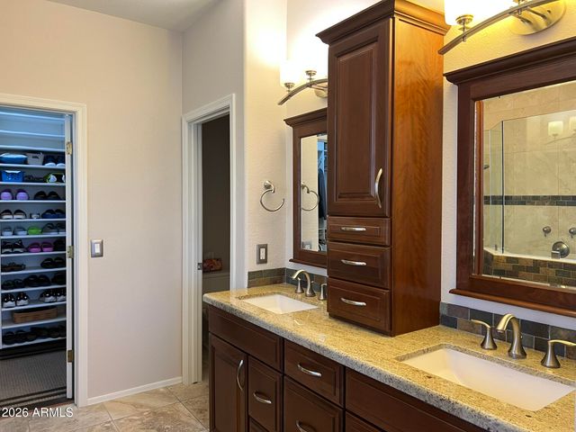 1735 W GLENHAVEN Drive, Phoenix, AZ 85045