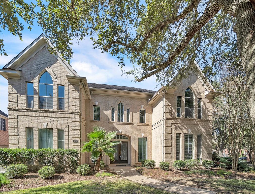 1423 Meadow Lakes Drive, Sugar Land, TX 77479