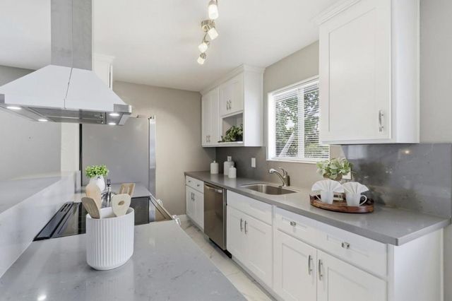 5467 Spinnaker Walkway 4, San Jose, CA 95123