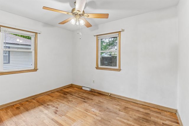 2442 SW 8th Street, Des Moines, IA 50315