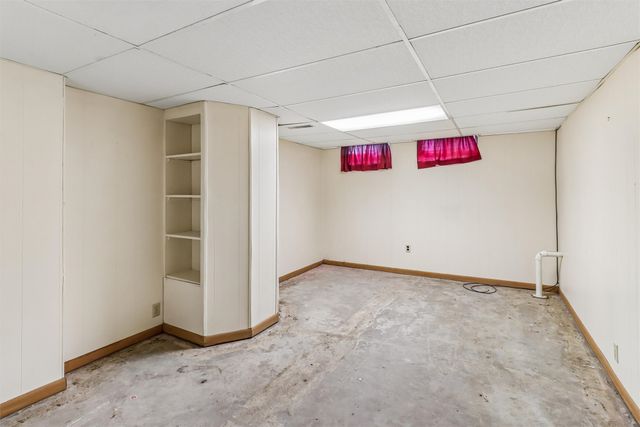 2442 SW 8th Street, Des Moines, IA 50315