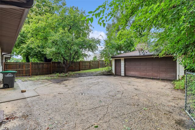 2442 SW 8th Street, Des Moines, IA 50315