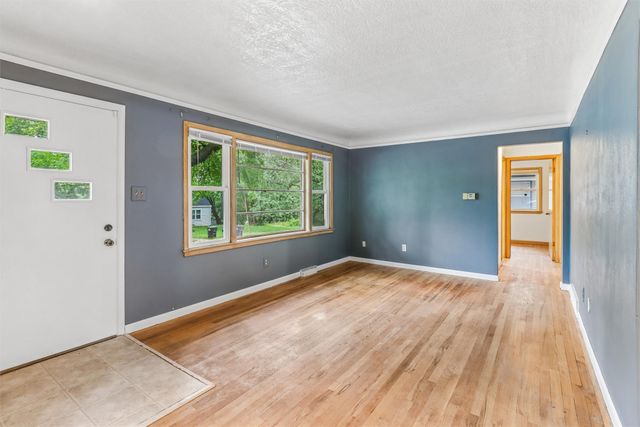 2442 SW 8th Street, Des Moines, IA 50315