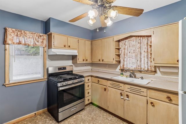 2442 SW 8th Street, Des Moines, IA 50315