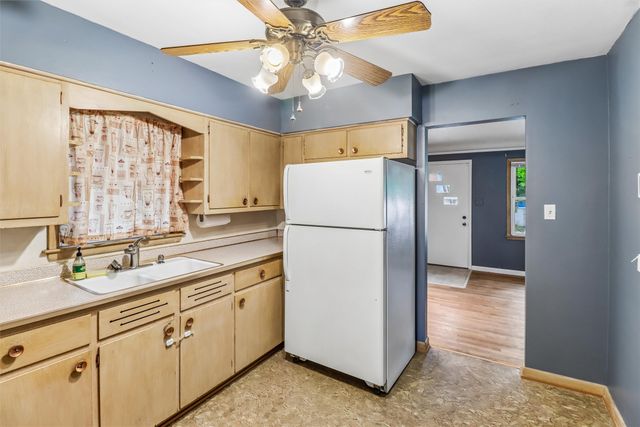 2442 SW 8th Street, Des Moines, IA 50315