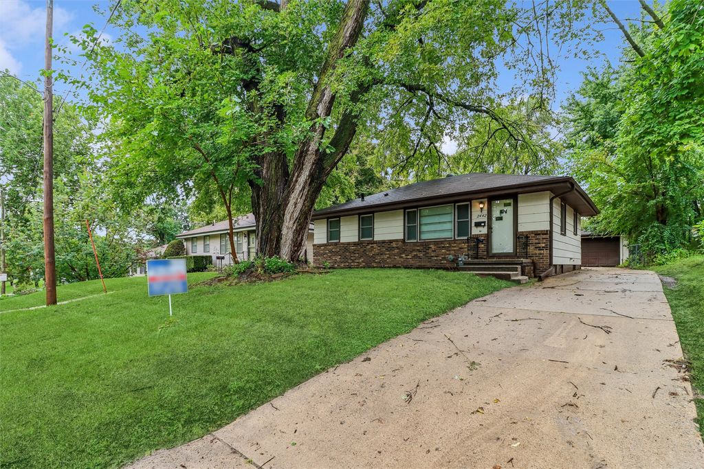 2442 SW 8th Street, Des Moines, IA 50315