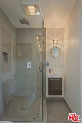 8171 Mannix Drive, Los Angeles, CA 90046