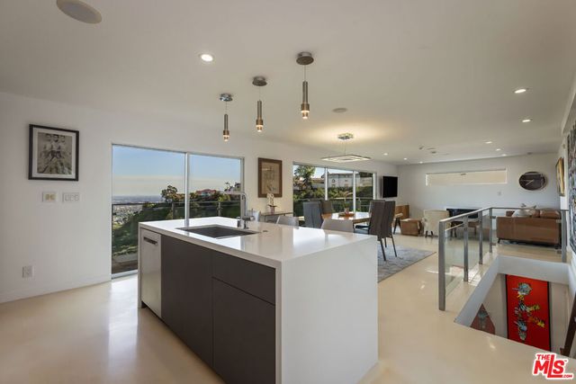 8171 Mannix Drive, Los Angeles, CA 90046