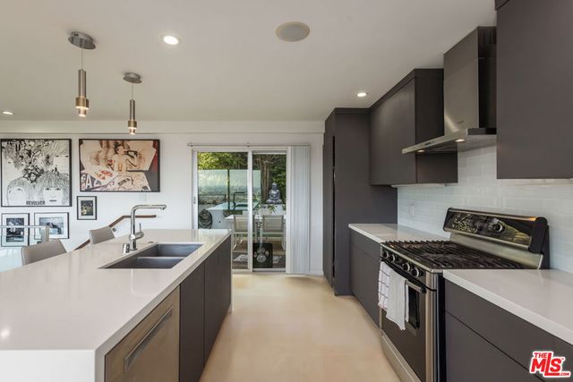 8171 Mannix Drive, Los Angeles, CA 90046