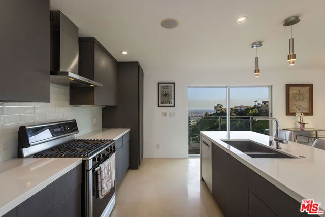 8171 Mannix Drive, Los Angeles, CA 90046