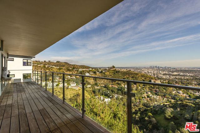 8171 Mannix Drive, Los Angeles, CA 90046