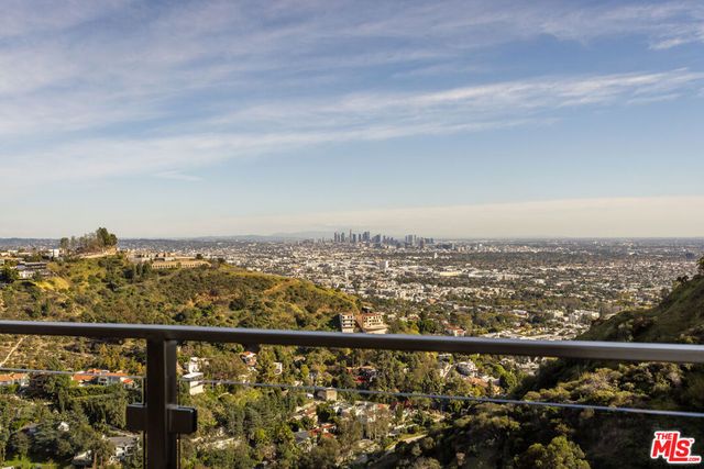 8171 Mannix Drive, Los Angeles, CA 90046