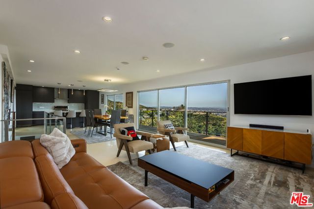 8171 Mannix Drive, Los Angeles, CA 90046