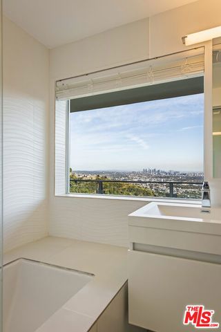 8171 Mannix Drive, Los Angeles, CA 90046