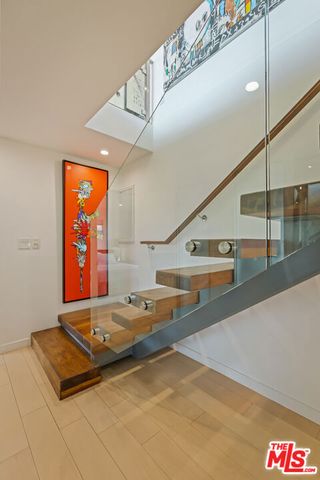 8171 Mannix Drive, Los Angeles, CA 90046