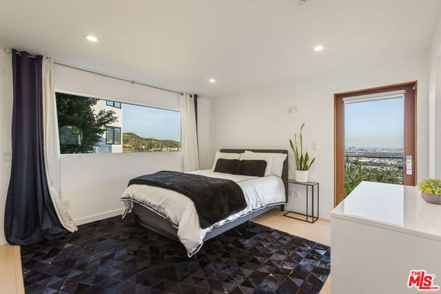 8171 Mannix Drive, Los Angeles, CA 90046