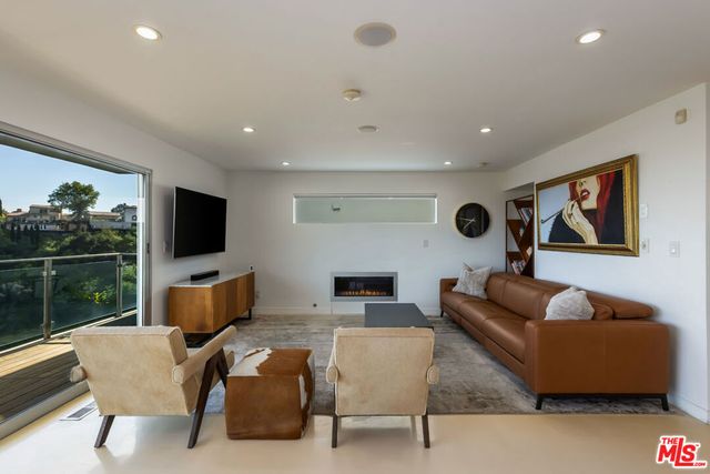 8171 Mannix Drive, Los Angeles, CA 90046