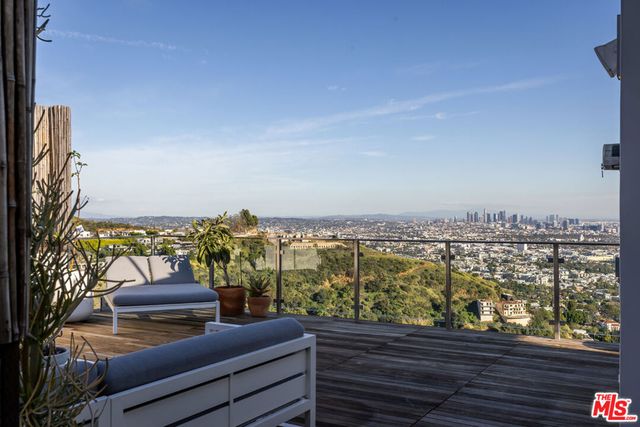 8171 Mannix Drive, Los Angeles, CA 90046