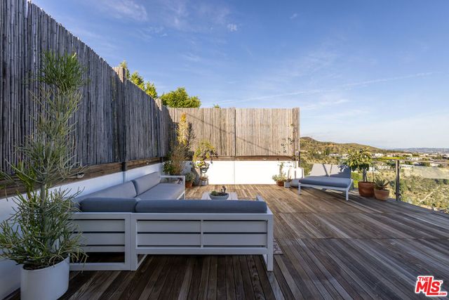 8171 Mannix Drive, Los Angeles, CA 90046