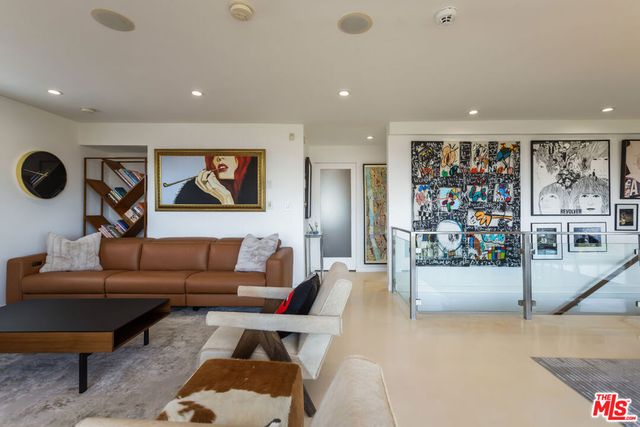 8171 Mannix Drive, Los Angeles, CA 90046