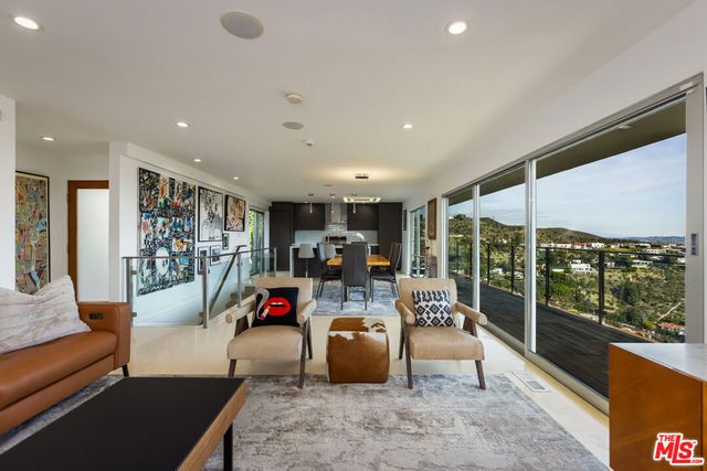 8171 Mannix Drive, Los Angeles, CA 90046