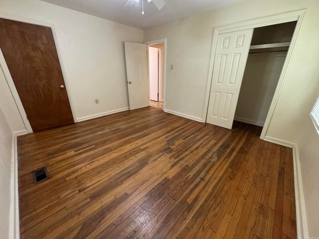 1648 Davis St, Conway, AR 72032