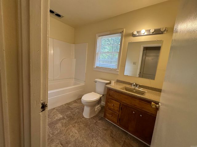 1648 Davis St, Conway, AR 72032