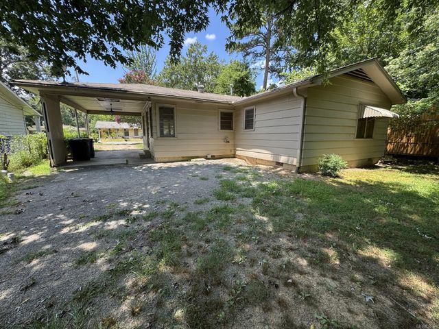 1648 Davis St, Conway, AR 72032