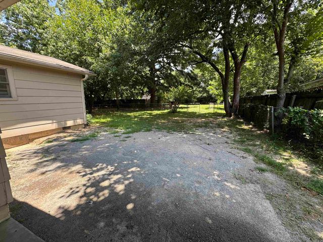 1648 Davis St, Conway, AR 72032