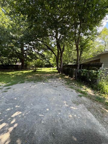 1648 Davis St, Conway, AR 72032