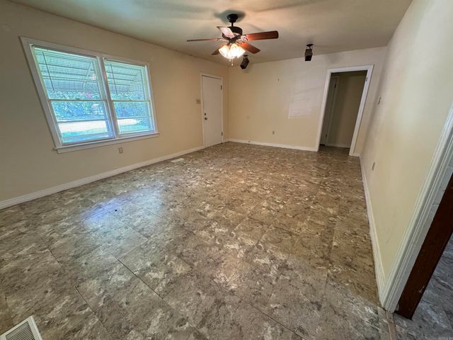 1648 Davis St, Conway, AR 72032