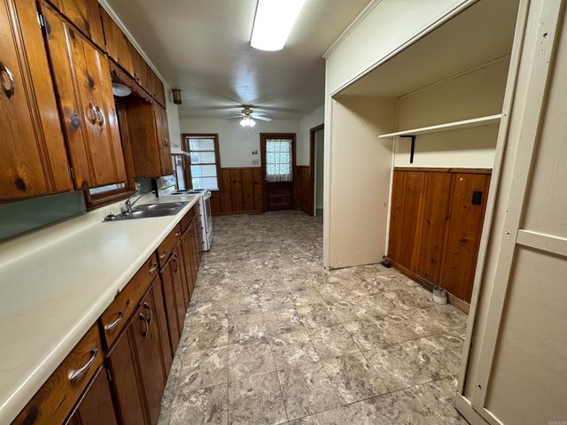 1648 Davis St, Conway, AR 72032
