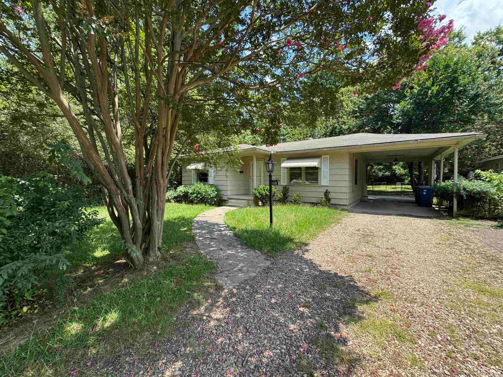 1648 Davis St, Conway, AR 72032
