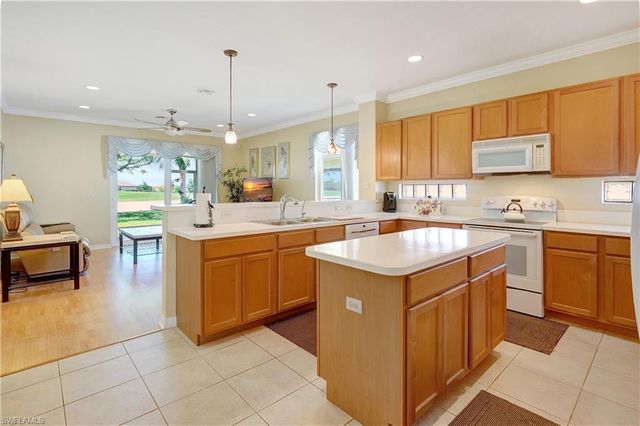 1892 Par Dr, Naples, FL 34120