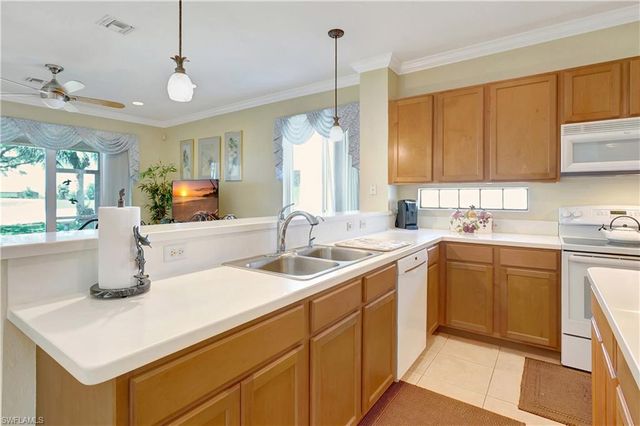 1892 Par Dr, Naples, FL 34120