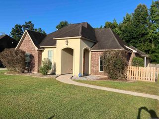 14487 Lake Meadows Ct, Gonzales, LA 70737